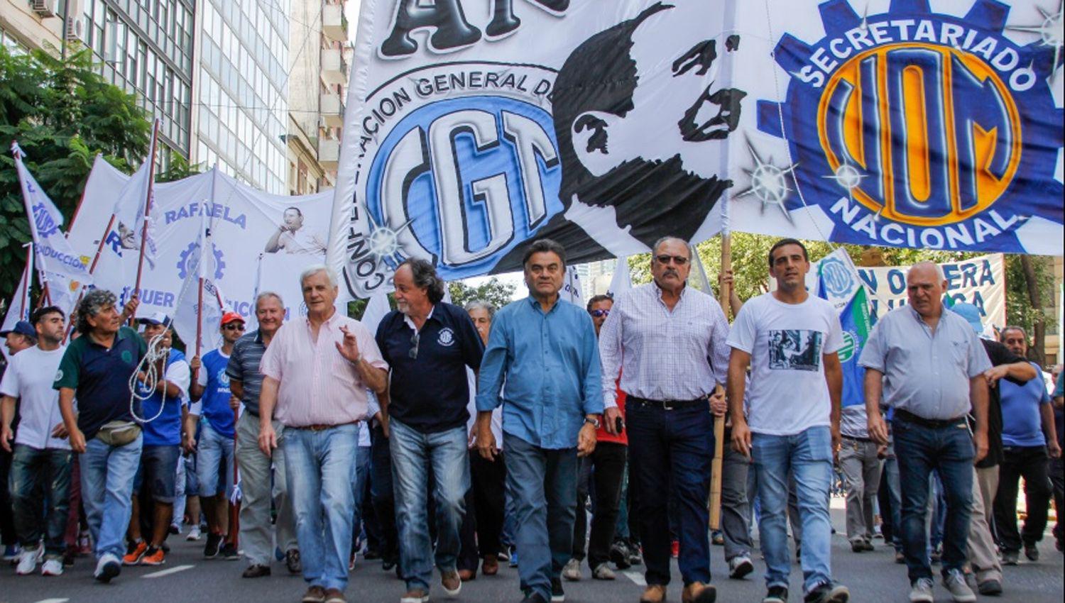 La CGT realiza su acto por el Diacutea de la Lealtad y organizaciones acompantildean con una marcha