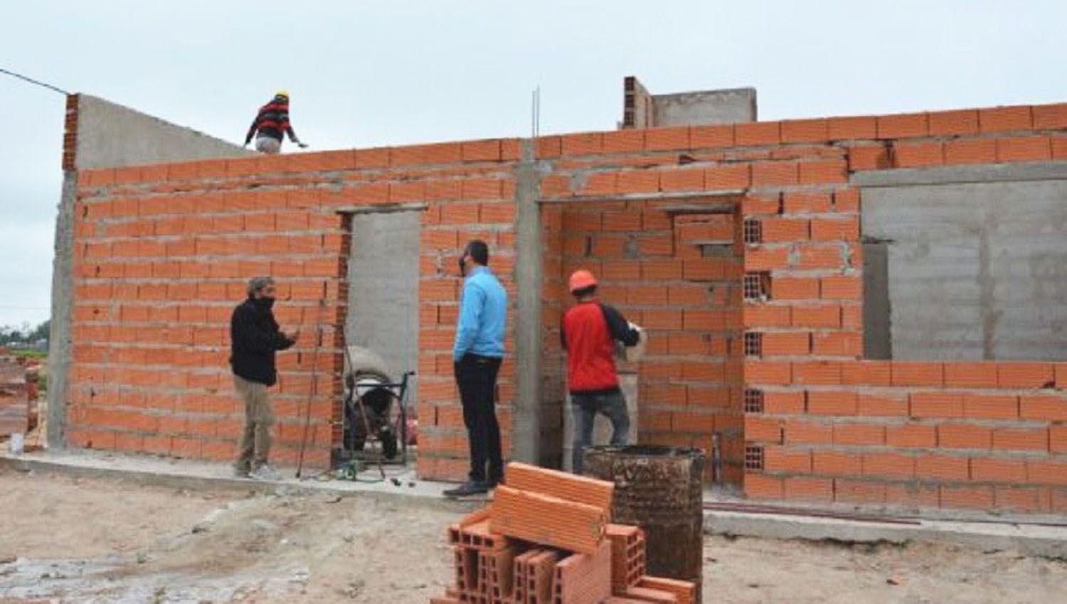 Adjudicaron construccioacuten de 192 casas por 900 millones