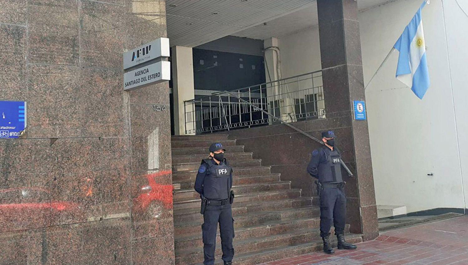 Facturas truchas- Procesan a 18 personas  y les traban embargos por  22 millones