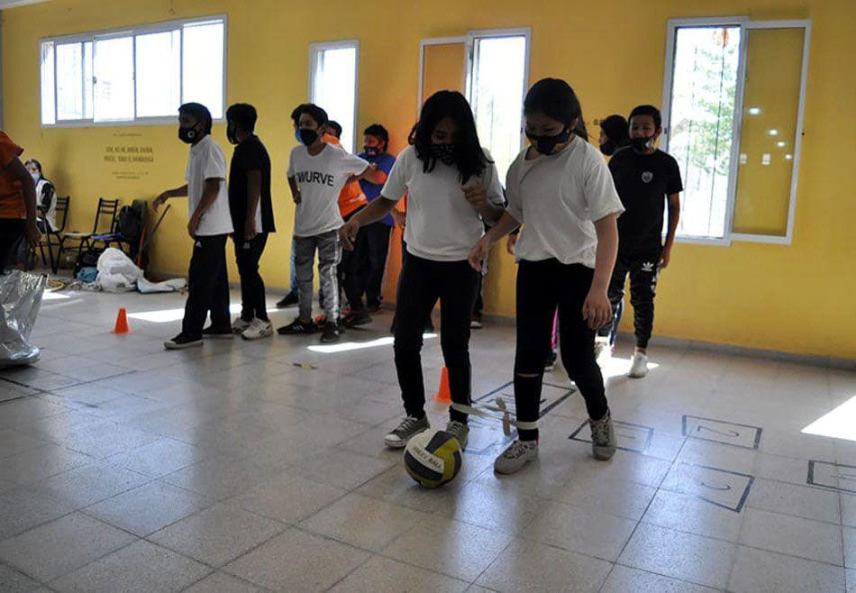 Alumnos de una escuela local participaron de una jornada recreativa junto a sus padres