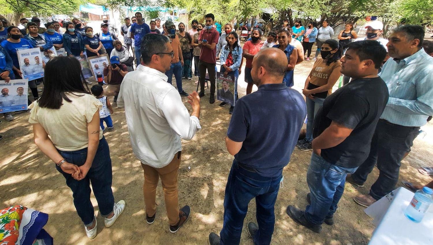Mirolo recorrioacute las calles de Fernaacutendez y Beltraacuten sumando apoyo y reforzando propuestas