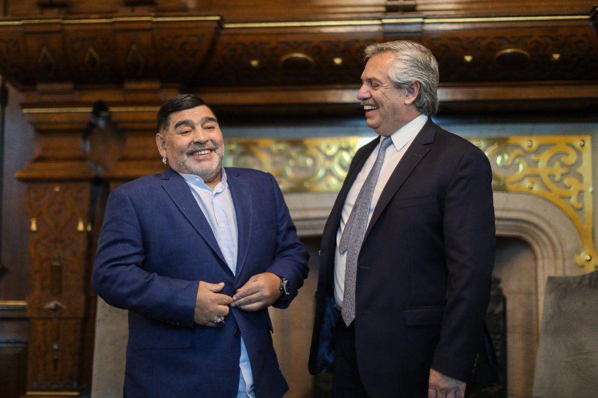 Alberto Fernaacutendez recordoacute a Maradona- Uacutenico y eterno Gracias Diego
