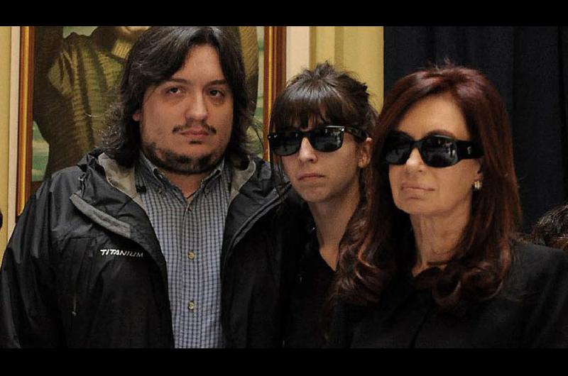 Cristina Maacuteximo y Florencia Kirchner pidieron ser sobreseiacutedos en las causas por lavado de dinero