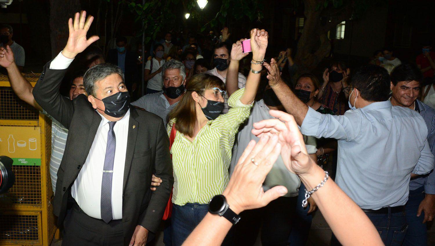 Las autoridades electas celebraron junto a sus seguidores en el patio central de la Unse