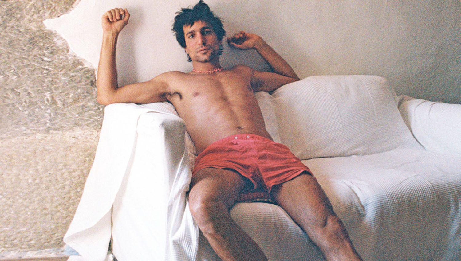 Sebastiaacuten Faena el fotoacutegrafo argentino de grandes estrellas internacionales estrenoacute su muacutesica