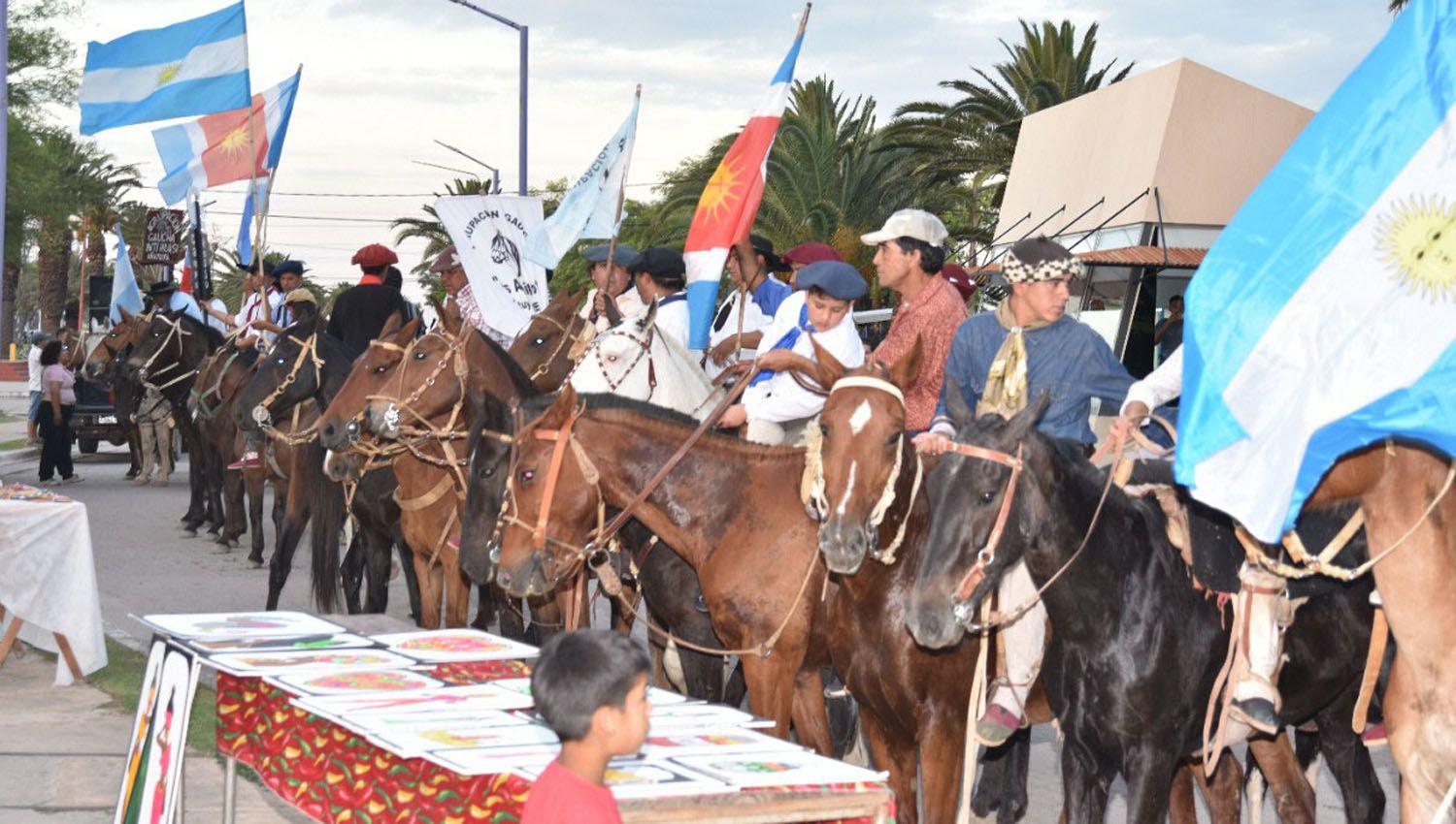 Con gran concurrencia celebraron el Diacutea de la Tradicioacuten en Antildeatuya