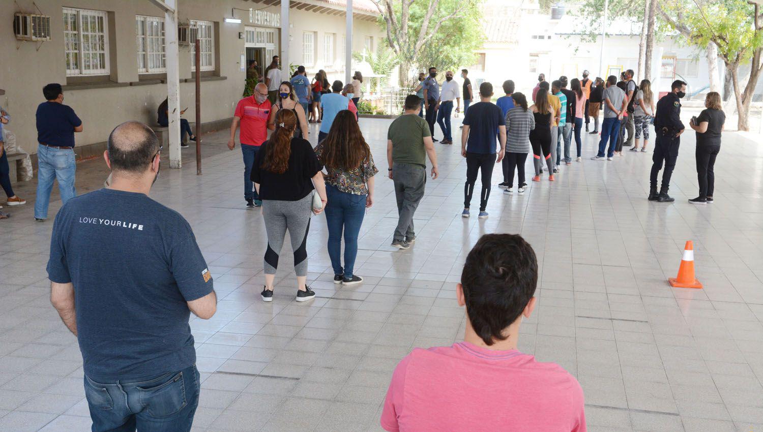 La apertura de mesas ser a las 8 y el cierre a las 18