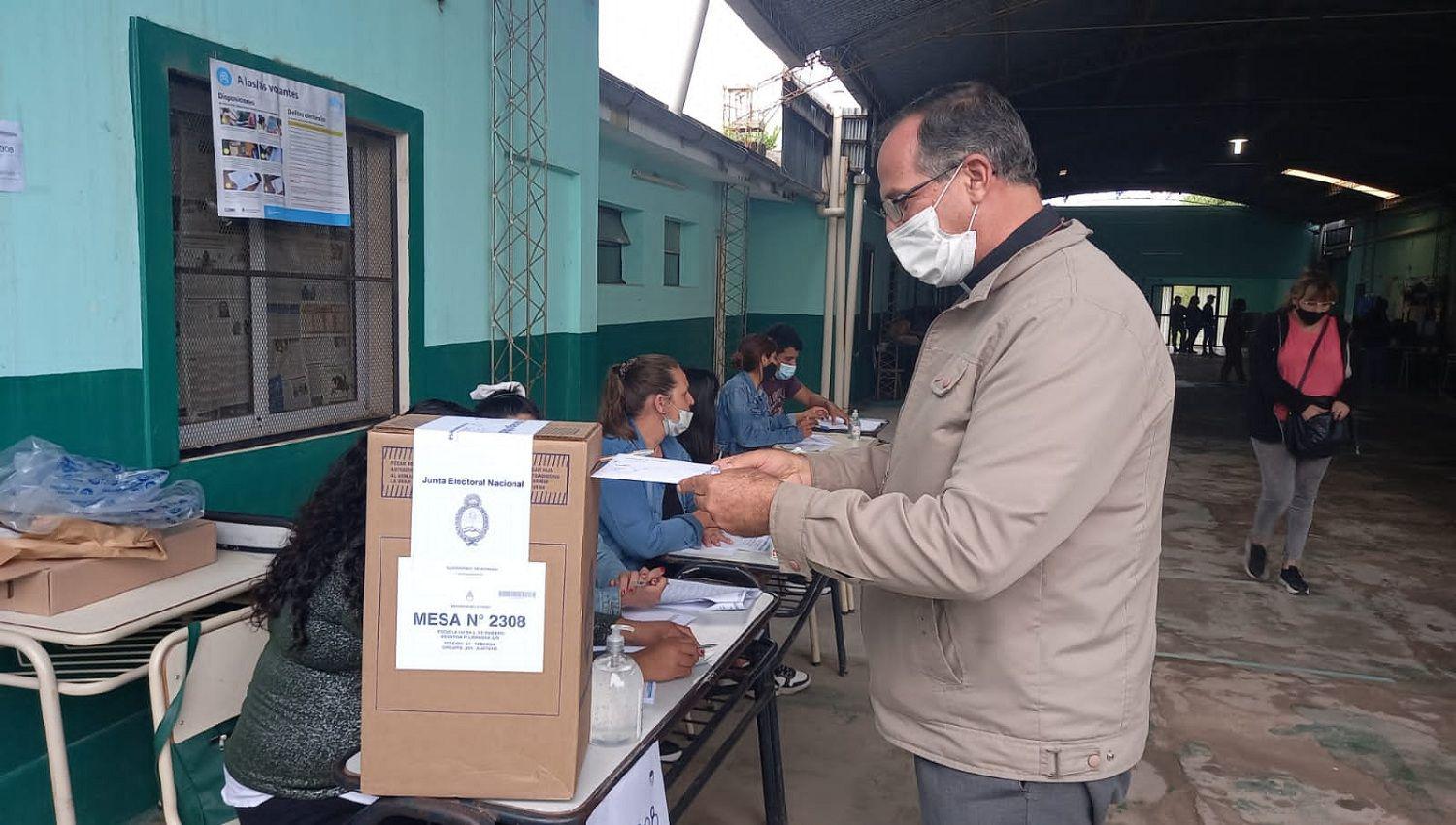 Monsentildeor Joseacute Luis Corral- ldquoDebemos concurrir a votar para fortalecer la democraciardquo