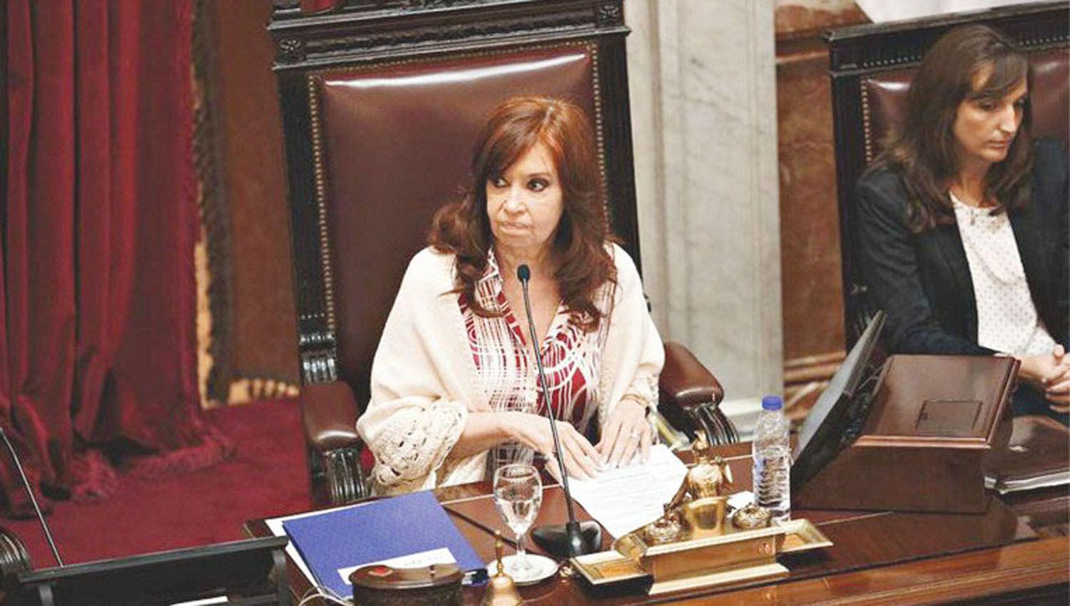Cristina Kirchner se quedoacute sin quoacuterum propio en el Senado