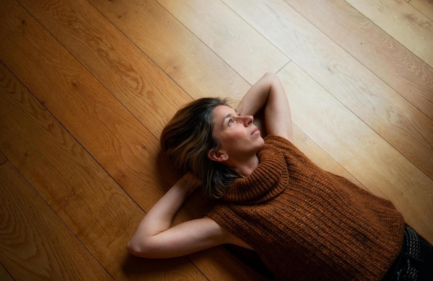 Carolina de la Muela cantante argentina lanzoacute ldquoEsenciales IIrdquo para rendir un tributo a figuras del rock argentino