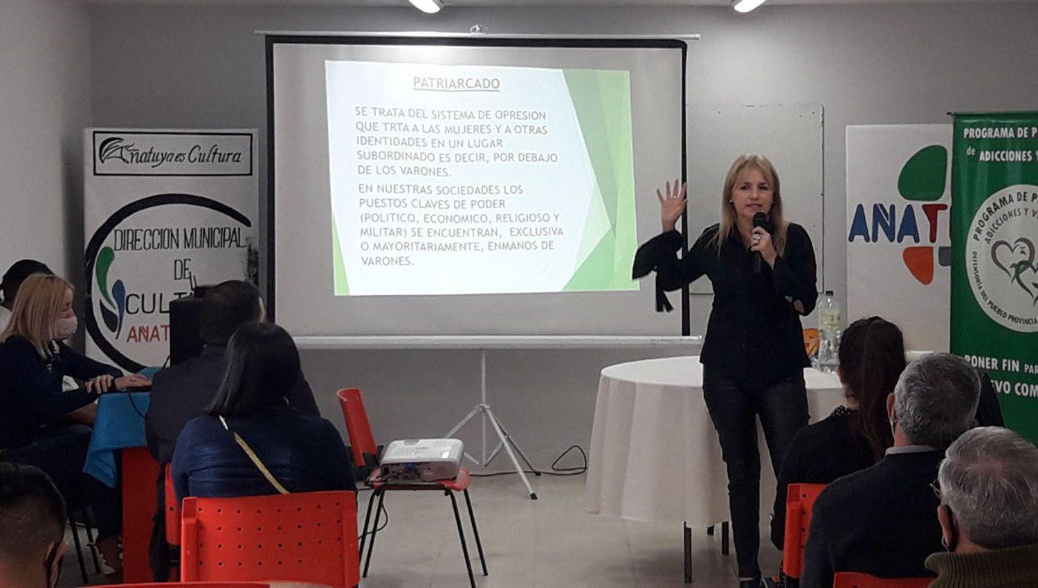 El objetivo de las capacitaciones es poder
implementar la Ley Micaela en forma correcta en toda la provincia