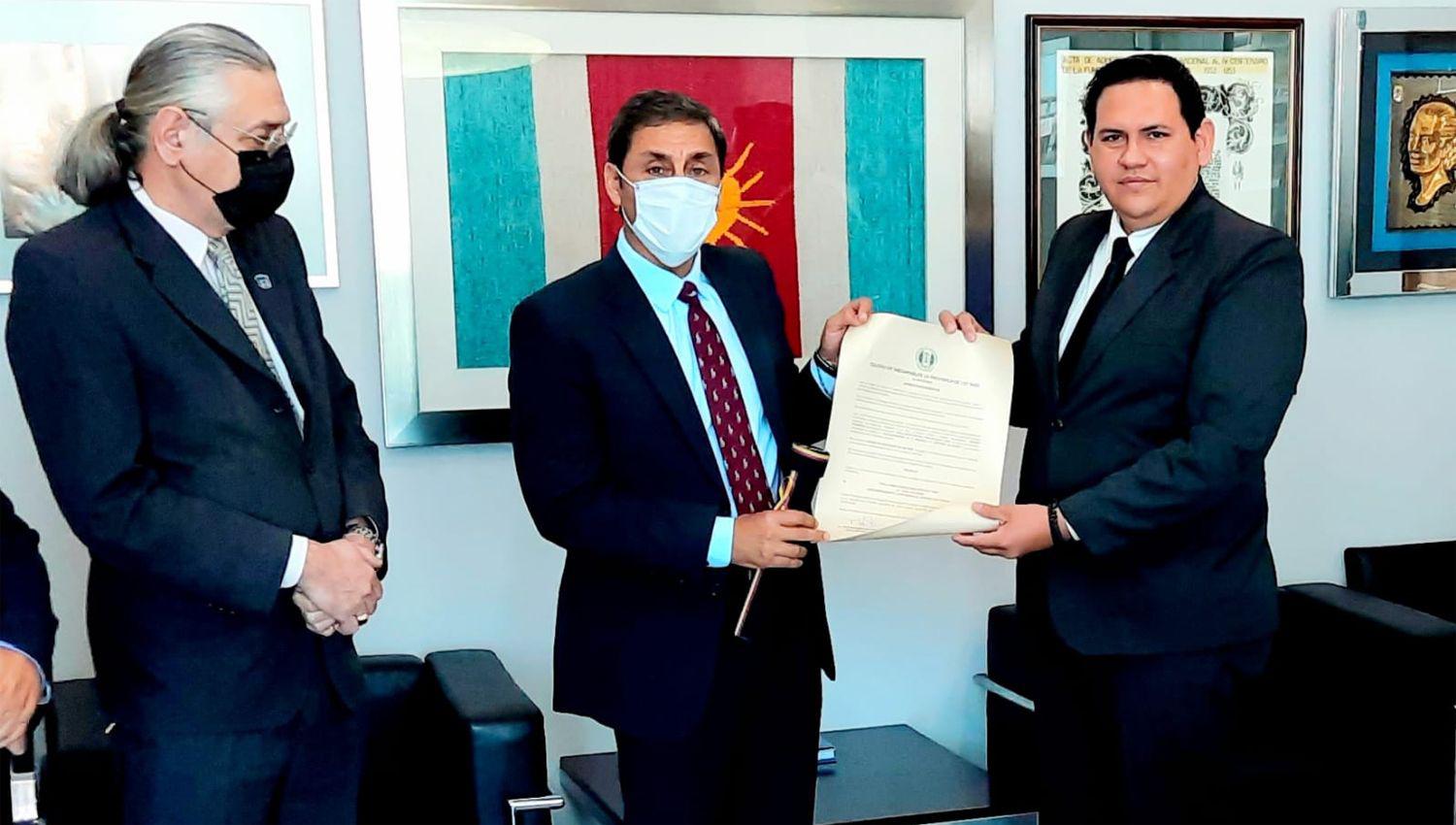 Silva Neder recibioacute al director ejecutivo de la  Fundacioacuten ODR Ecuador Dr Cristian Mora Naula
