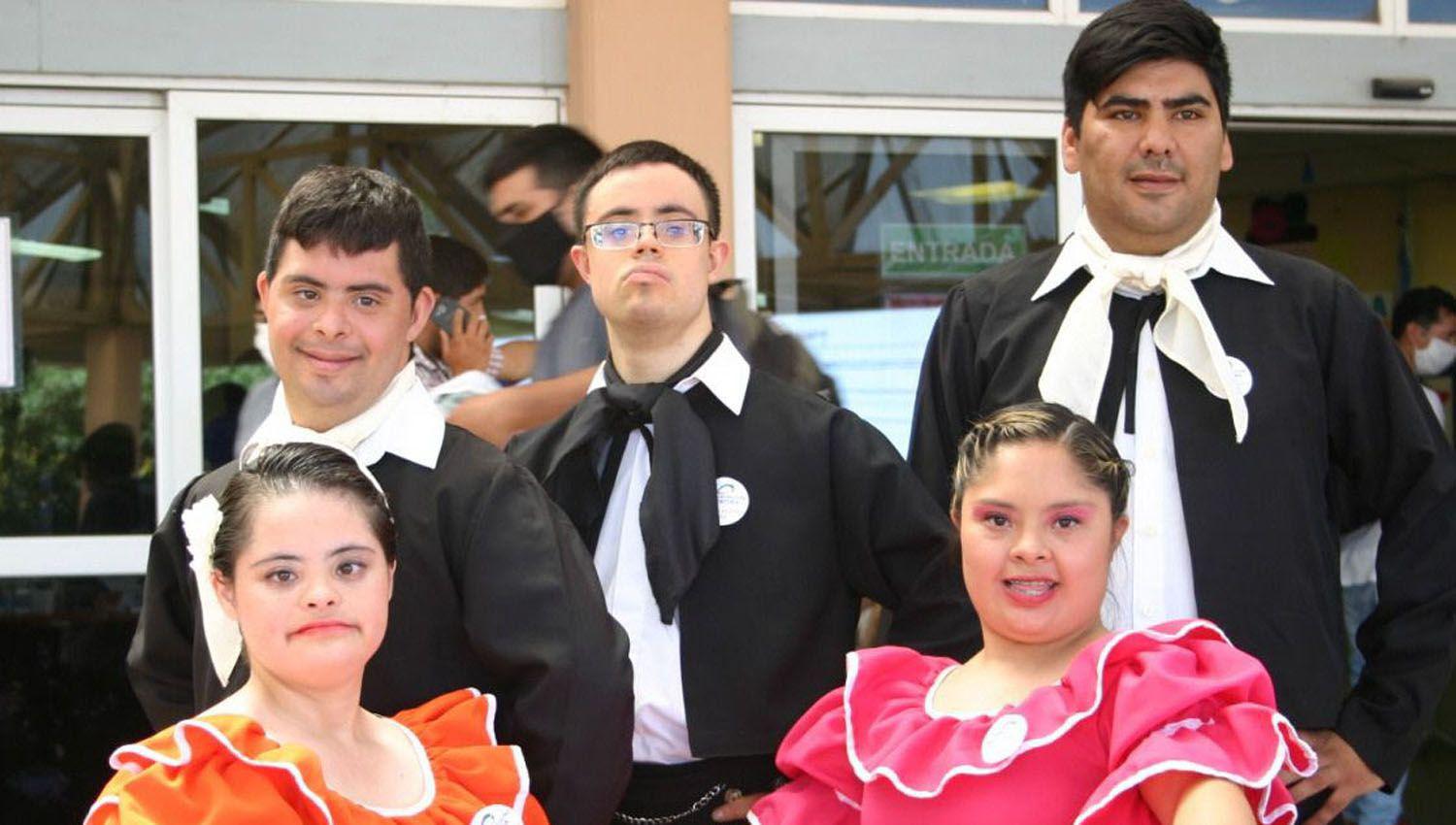 Homenajearon al personal del Cepsi con muacutesica y danzas