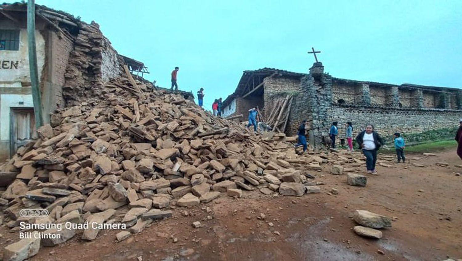 La Torre de piedra de la Iglesia de Jalca Grande colapsó y quedó completamente destruida