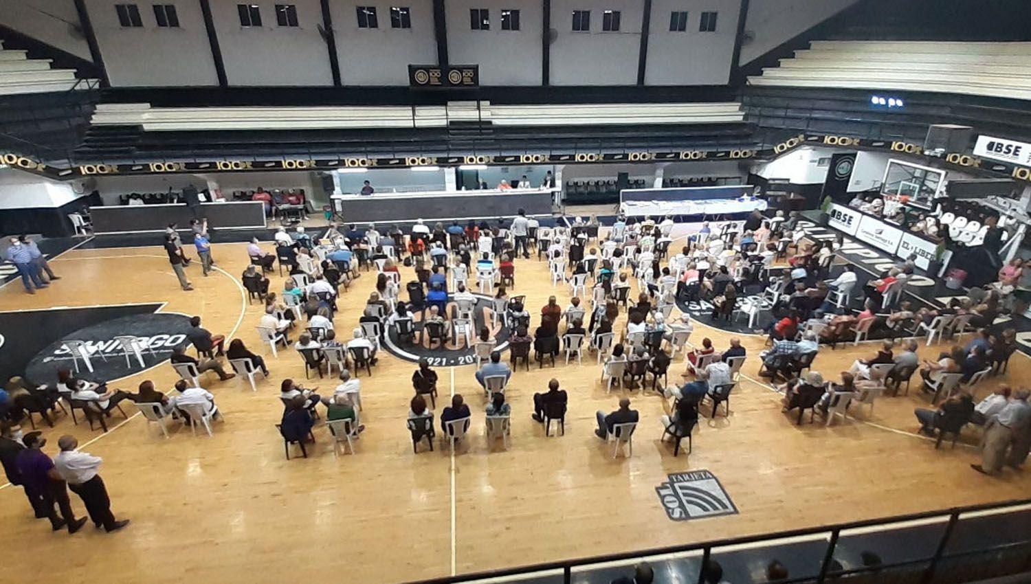 El intendente Mirolo acompantildeoacute la presentacioacuten del libro sobre la historia del Ciclista Oliacutempico