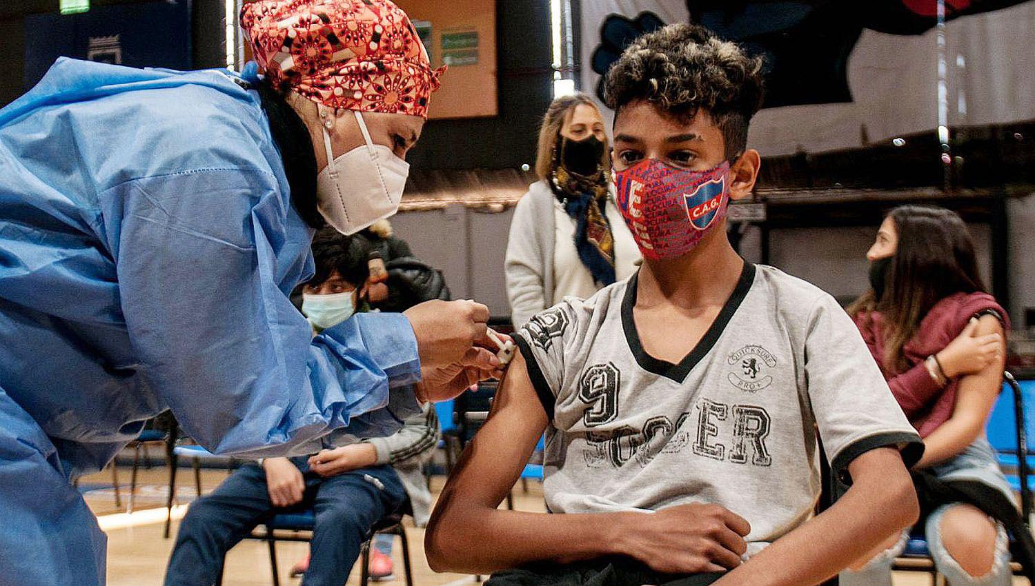 Programan megaoperativo de vacunacioacuten a adolescentes para la proacutexima semana