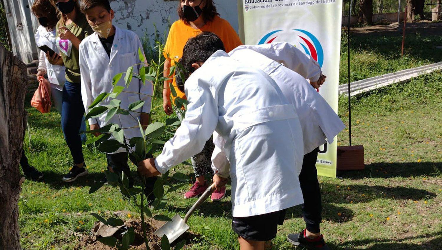 El equipo de Plantando Futuro visitoacute comunidades educativas