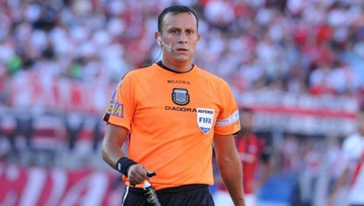 Dariacuteo Herrera seraacute el aacuterbitro de la final de la Copa Argentina en el estadio Uacutenico de Santiago
