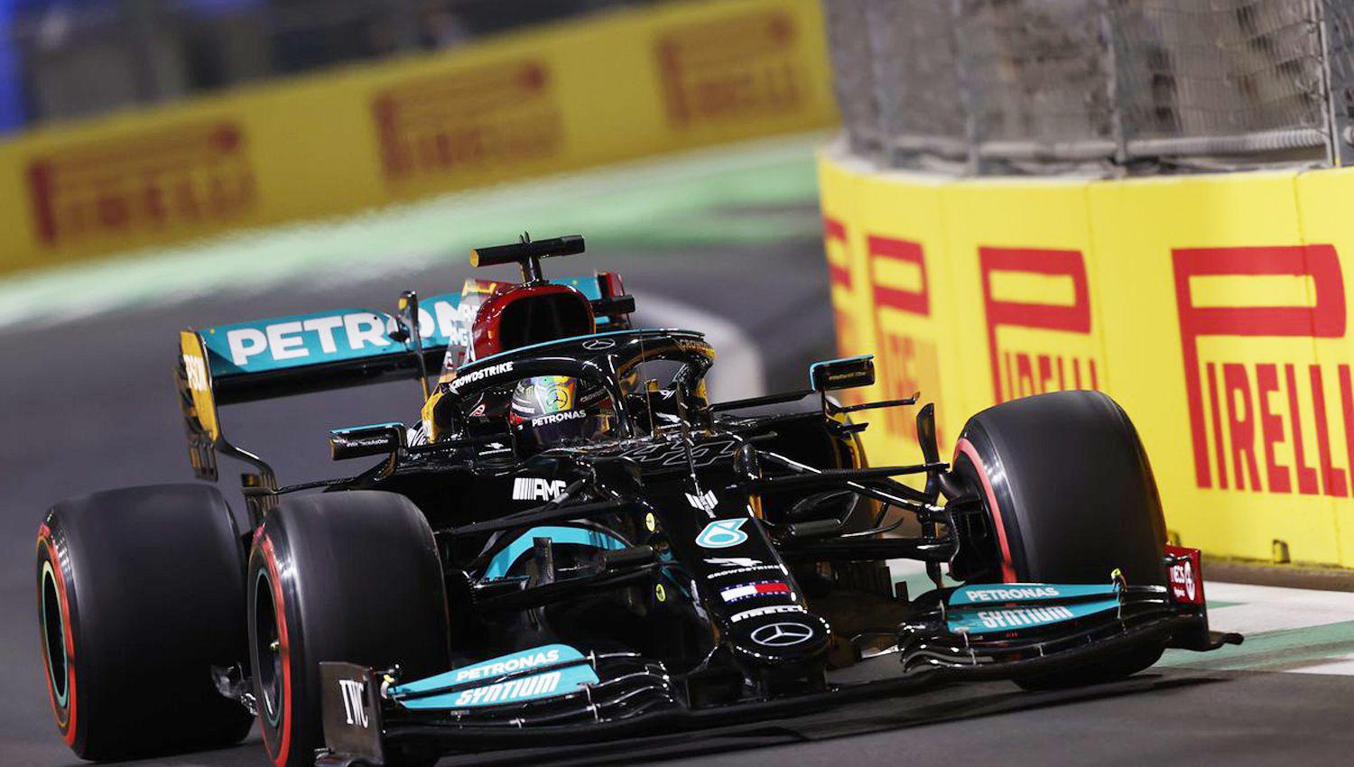 Hamilton le ganoacute a Verstappen el caoacutetico GP de Arabia Saudita de Foacutermula 1