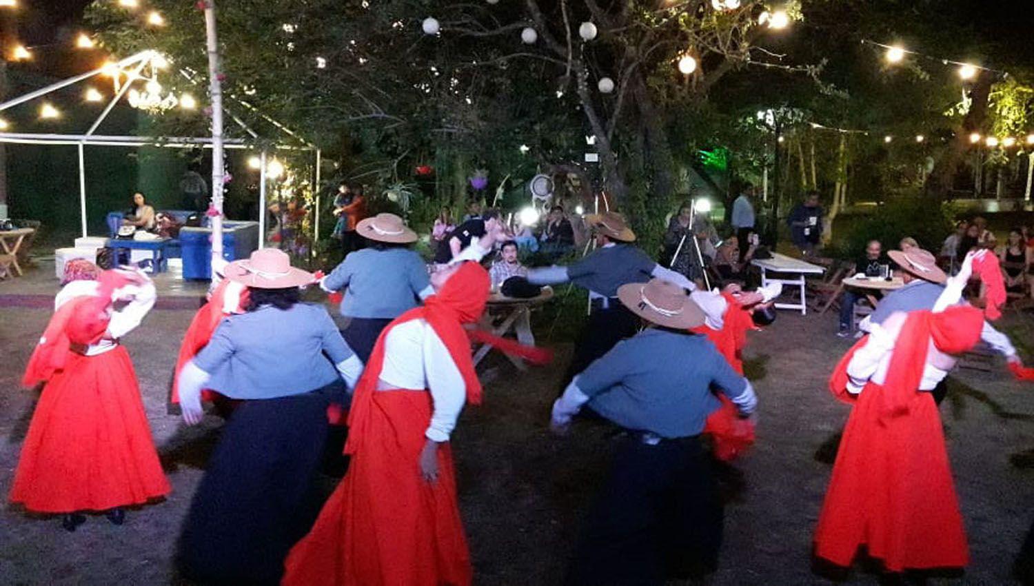Promocionan el Festival Santiaguentildeo de la Tradicioacuten con una gira artiacutestica