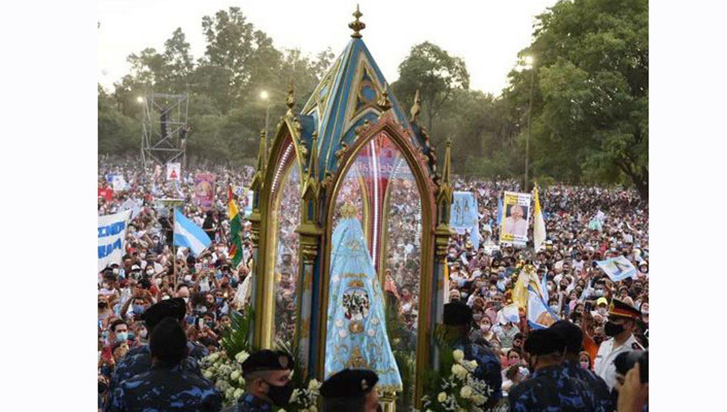 Se multiplicaron las muestra de fe a la Virgen del Valle en Catamarca y en nuestra ciudad