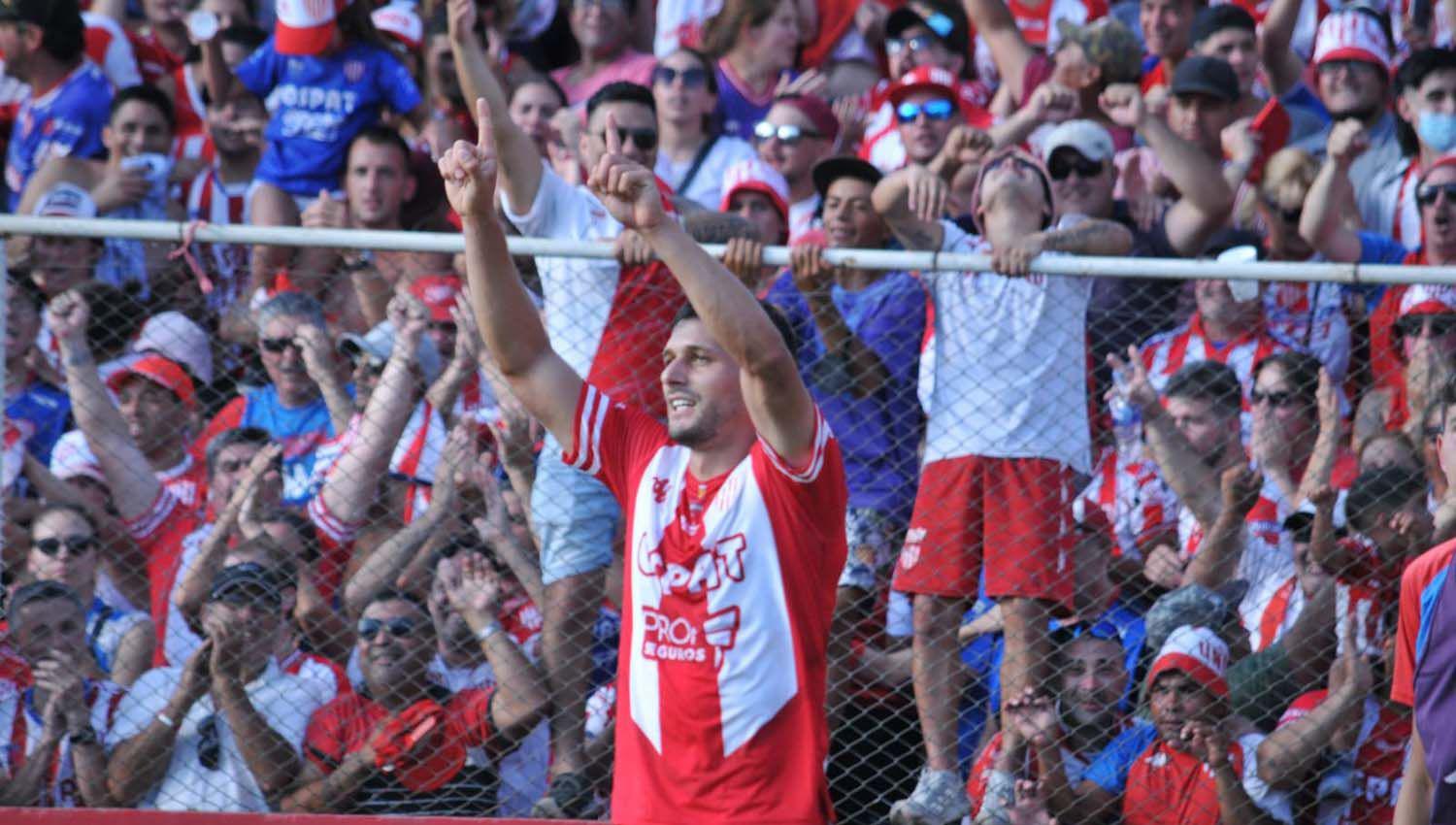 Unioacuten festejoacute doble- goleoacute a Coloacuten y clasificoacute a la Sudamericana