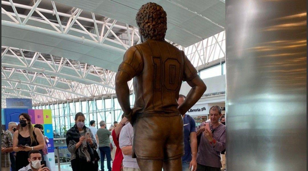 Hicieron una estatua de Diego Maradona en 3D en el aeropuerto de Ezeiza