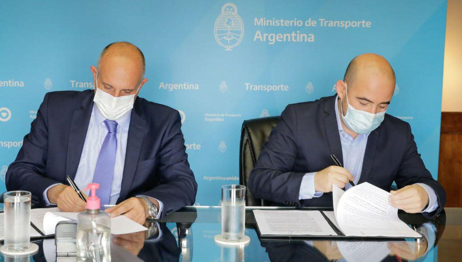 Mirolo firmó con el ministro Alexis Guerrera y el director de Desarrollo de Obras Francisco Echarren