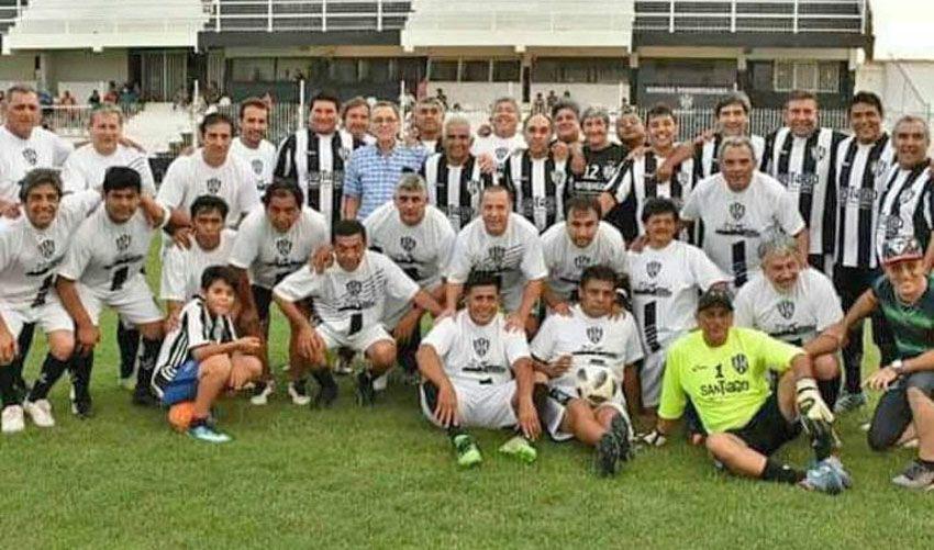 Las Glorias Ferroviarias celebraraacuten esta tarde en el club los 35 antildeos del ascenso al Nacional B