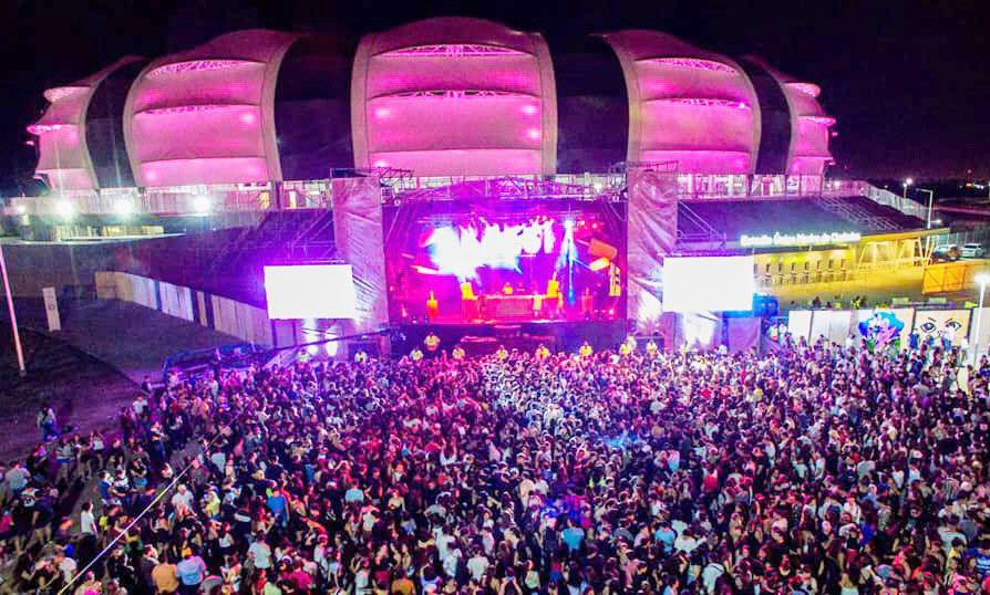 La Fiesta Bresh convocoacute a una multitud de santiaguentildeos