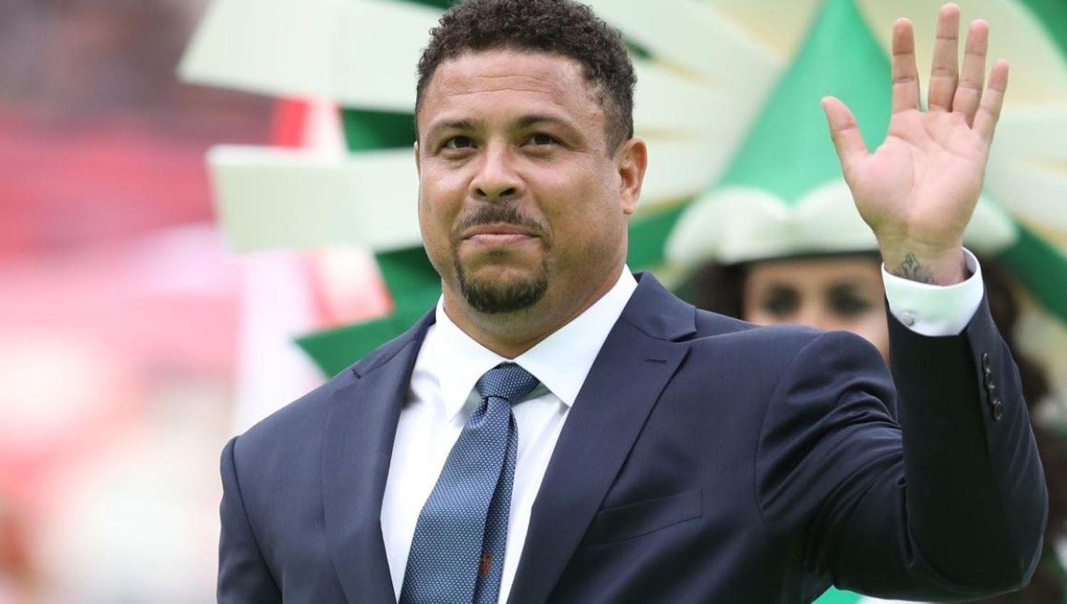 El ldquoFenoacutemenordquo Ronaldo comproacute el club Cruzeiro de Brasil con la promesa de retornarle su gloria
