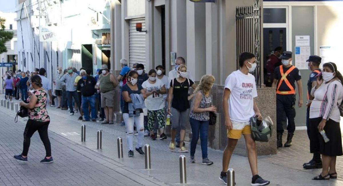 Informan la fecha de pago del medio aguinaldo a empleados puacuteblicos