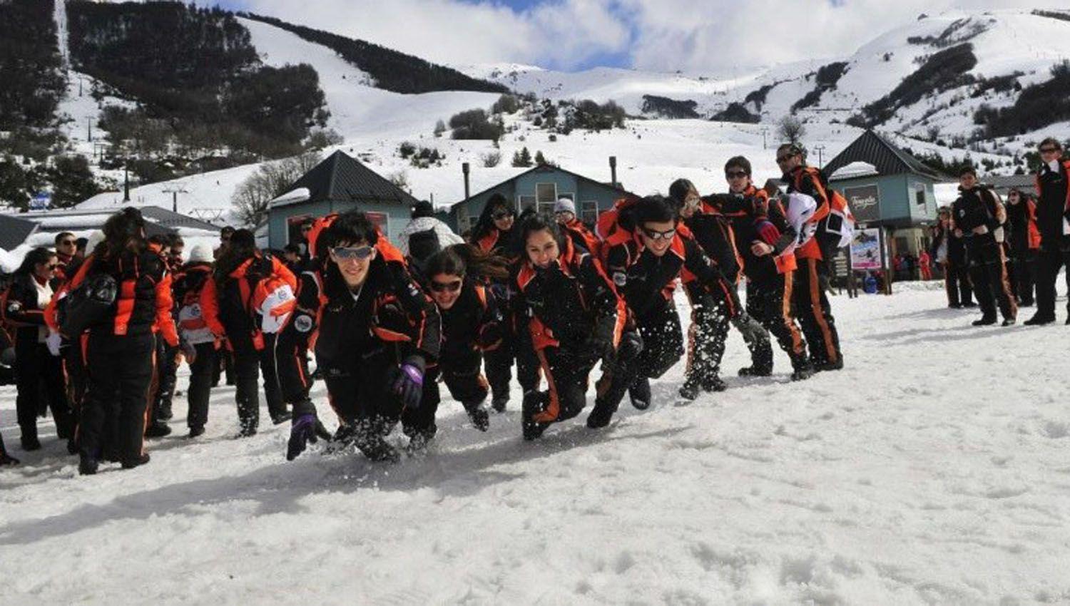 Ante el alarmante incremento de casos Bariloche se cierra a los viajes estudiantiles una semana