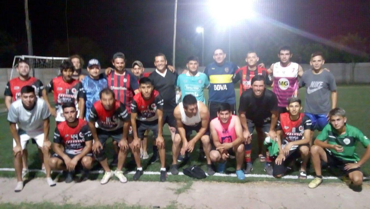 Una jornada futboliacutestica reunioacute a equipos de Estacioacuten La Punta y Friacuteas