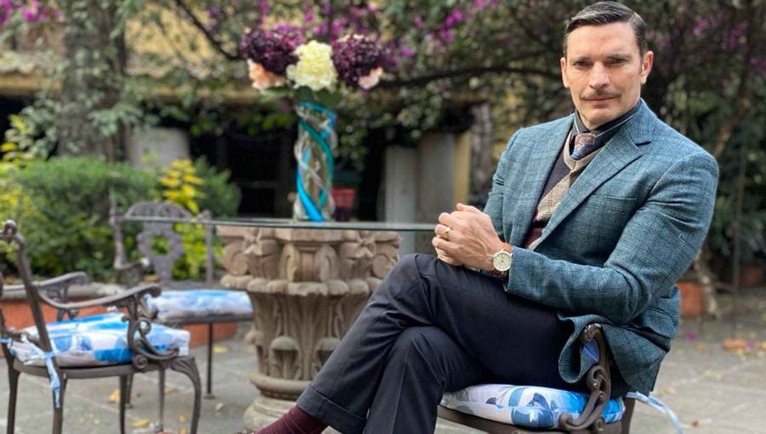 Juliaacuten Gil inicia el 2022 con ldquoHerenciardquo un nuevo proyecto y celebrando 35 antildeos de trayectoria actoral