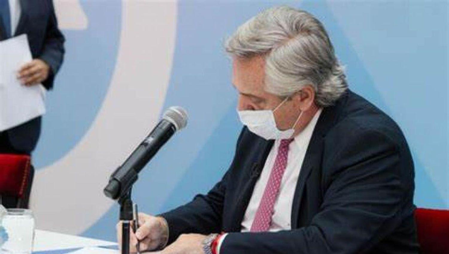 Alberto Fernaacutendez- ldquoLa palabra ajuste estaacute desterrada de la discusioacuten con el FMIrdquo