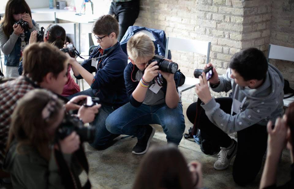 Ofreceraacuten un curso de fotografiacutea digital para joacutevenes de 13 a 18 antildeos