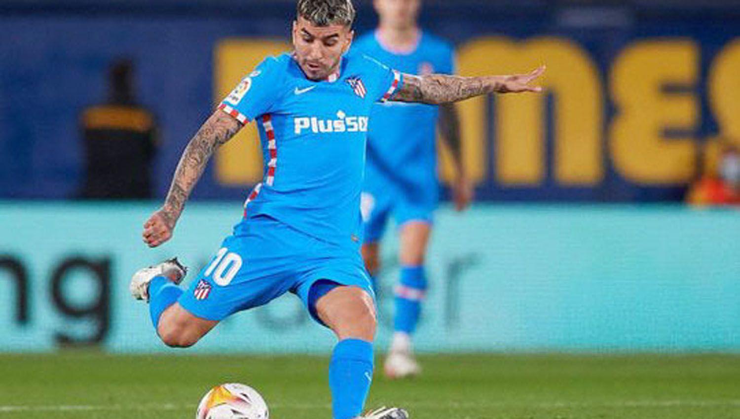 Correa hizo un gol de mitad de cancha en el 2 a 2 ante Villarreal