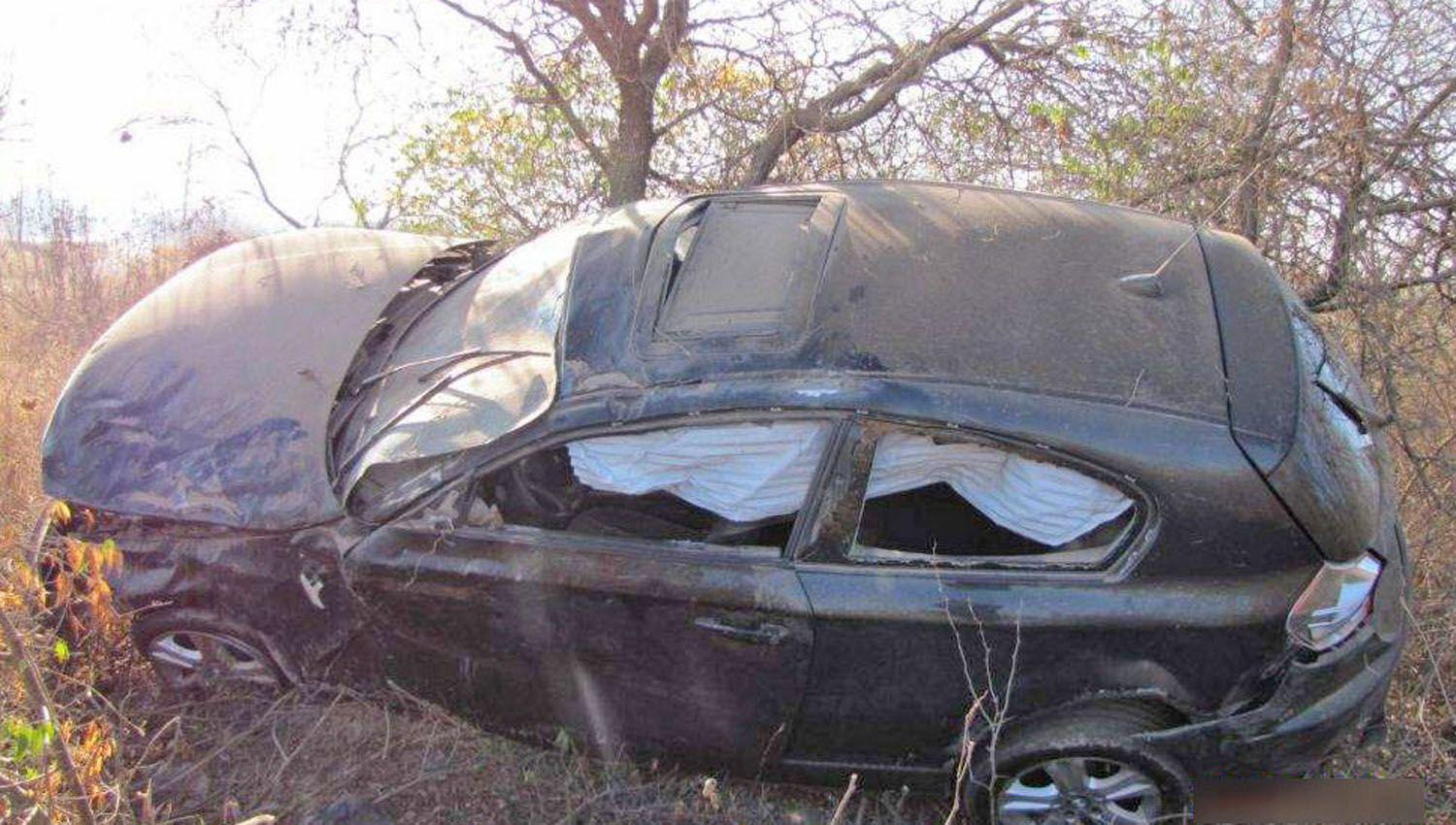 Bonarense volcoacute con su camioneta y le robaron tres ruedas y un esteacutereo