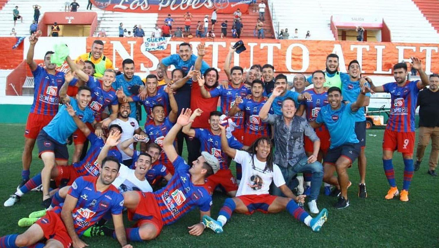 Guumlemes celebra el primer antildeo del histoacuterico ascenso