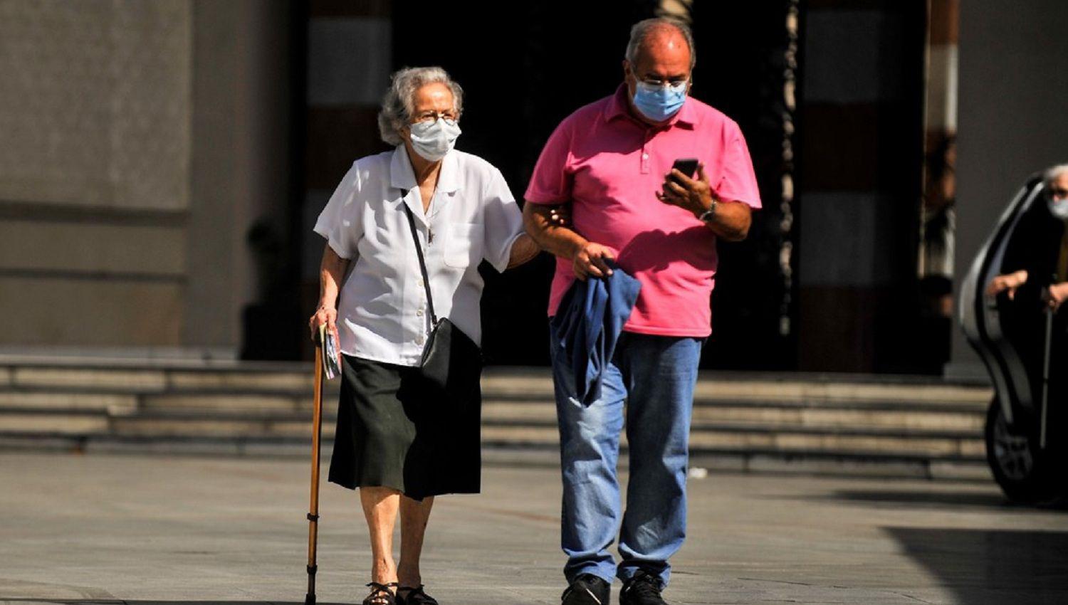 Cobran los jubilados y pensionados con ingresos hasta 32664 y DNI finalizado en 5