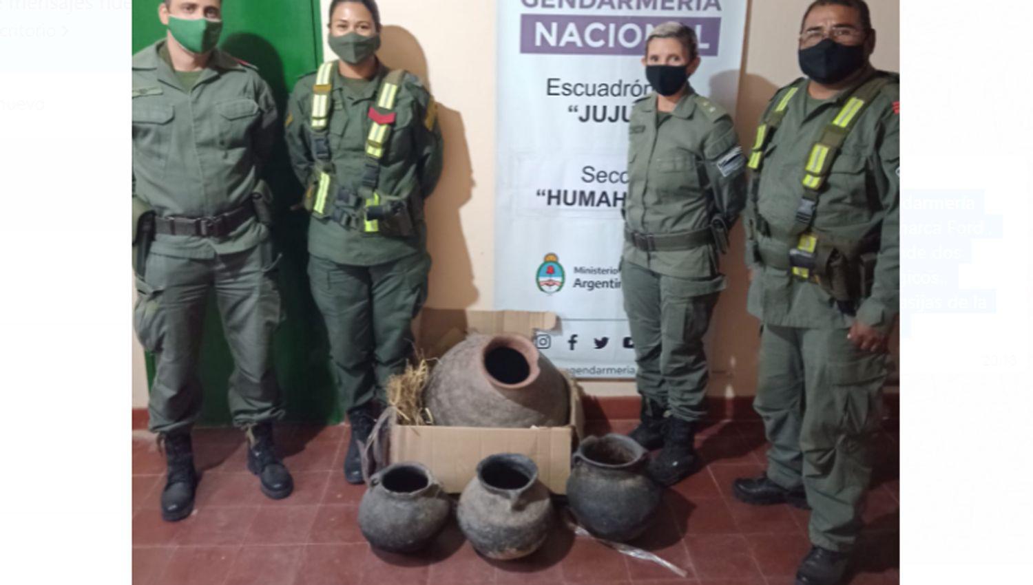 Jujuy- secuestran cuatro vasijas prehistoacutericas valuadas en un milloacuten de pesos