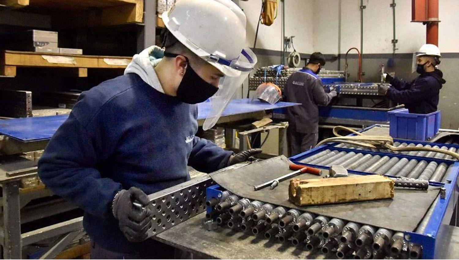 La actividad de las pymes industriales crecioacute 161-en-porciento- en diciembre y en el antildeo acumuloacute una suba de 22-en-porciento-