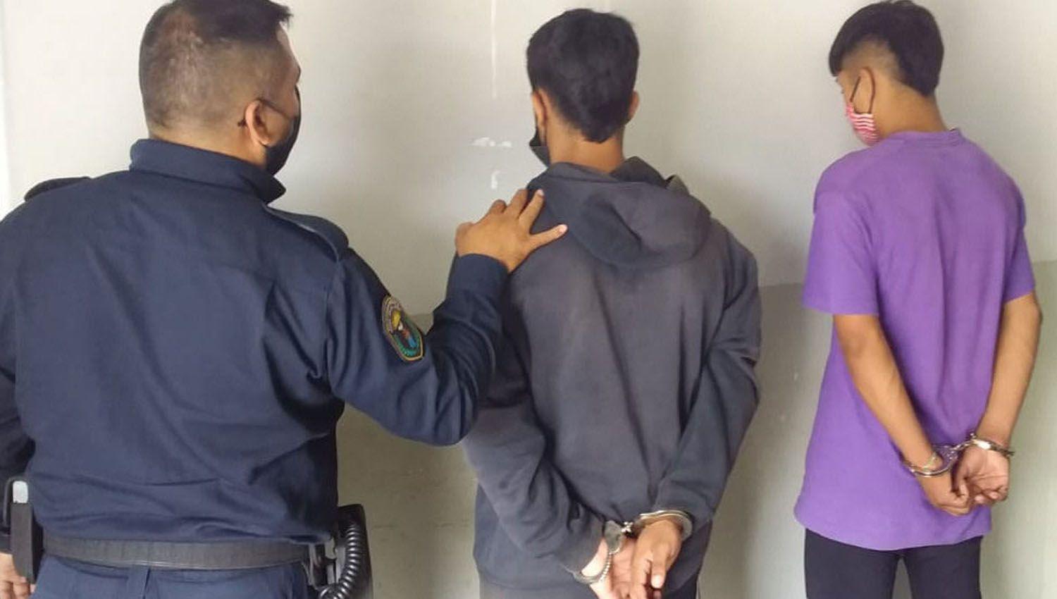 Por orden del representante del Ministerio Pblico Fiscal
ambos fueron trasladados al Centro Único de Detenidos