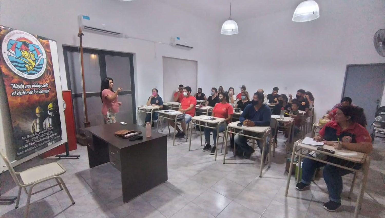 Los bomberos termenses dieron inicio al Curso de Lengua de Sentildeas