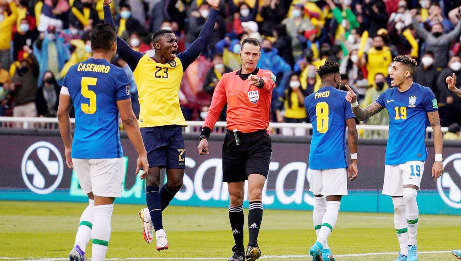 Con el VAR como protagonista Ecuador y Brasil empataron en un partido muy caliente en Quito