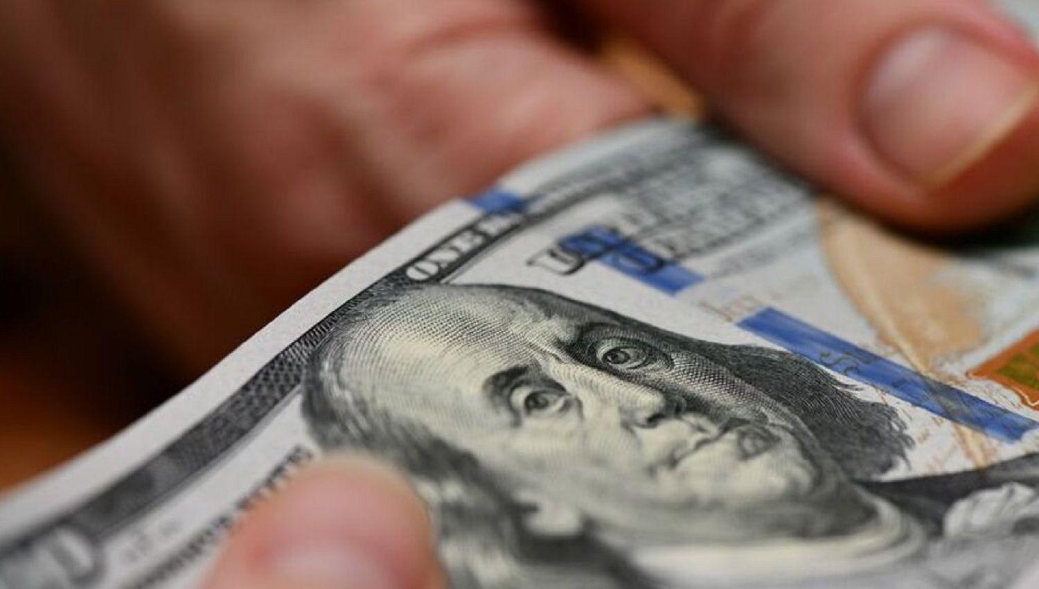 Tras los anuncios sobre la deuda con el FMI la baja del dolar libre se profundiza y llega a 9