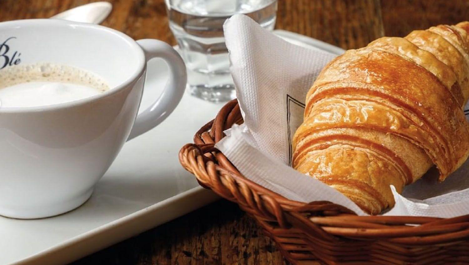 Medialunas o croissant- las diferencias y la receta original maacutes faacutecil para hacer en casa