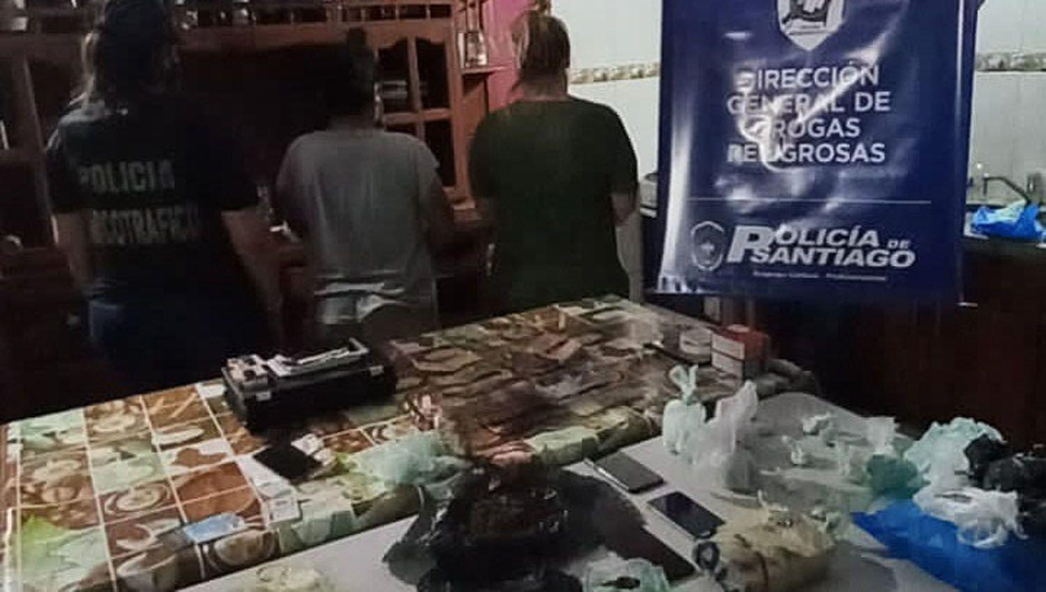 Prisioacuten preventiva para dos personas integrantes de una banda narco