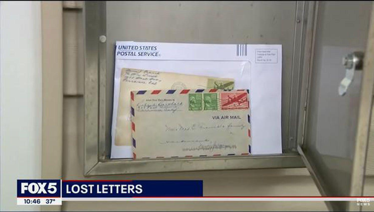 VIDEO  Despueacutes de 75 antildeos dos cartas llegaron a destino y sorprendieron a un vecino de Estados Unidos
